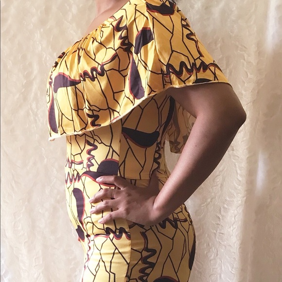 Abstract Off Shoulder Jumpsuit - Picture 2 of 7